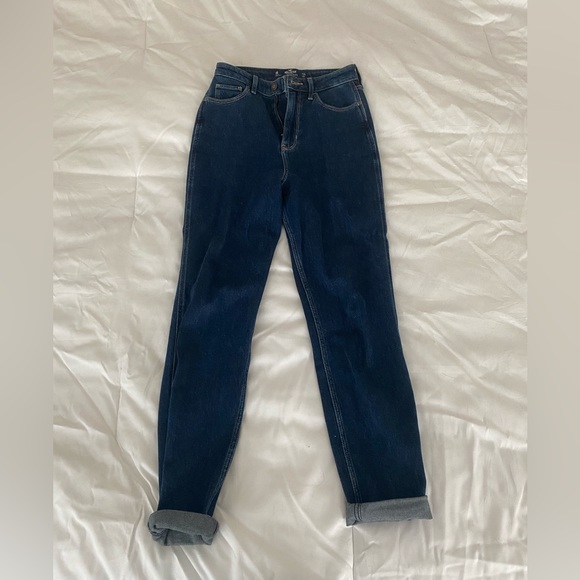 Hollister Ultra High Rise Mom Jean - Picture 2 of 5